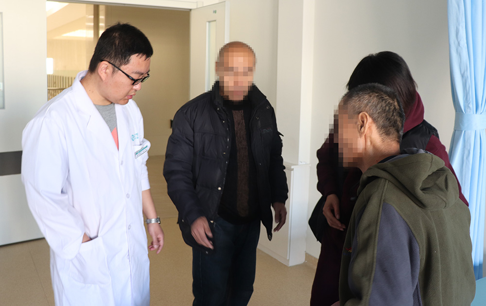 康復治療70天，偏癱患者步行出院！(圖1)