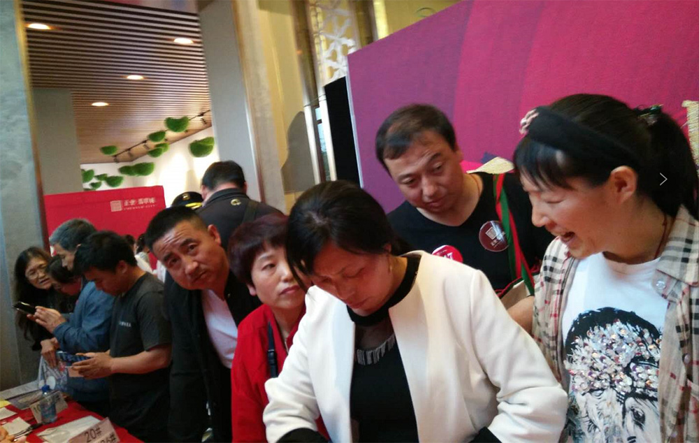 正業(yè)翡翠城首次開盤熱銷2.8億，火爆場(chǎng)面震驚葫蘆島樓市(圖4)
