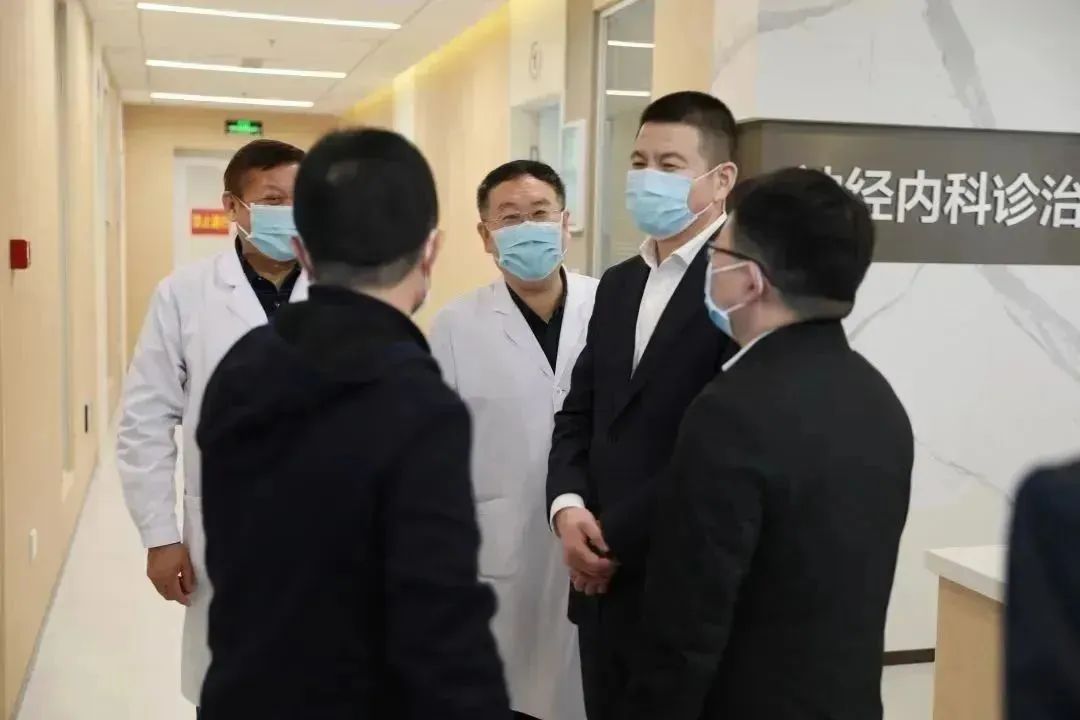 龍港區(qū)人大、區(qū)政府領(lǐng)導(dǎo)一行視察調(diào)研龍港國(guó)際醫(yī)療健康產(chǎn)業(yè)園(圖3)