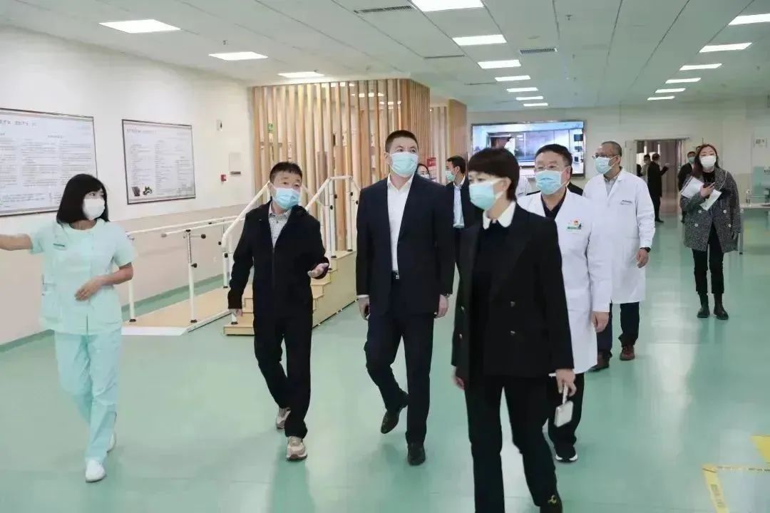 龍港區(qū)人大、區(qū)政府領(lǐng)導(dǎo)一行視察調(diào)研龍港國(guó)際醫(yī)療健康產(chǎn)業(yè)園(圖6)