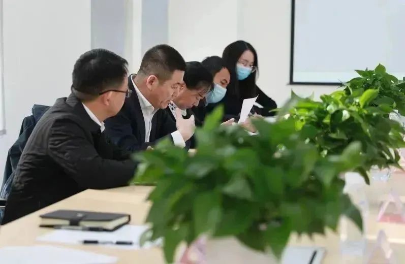 龍港區(qū)人大、區(qū)政府領(lǐng)導(dǎo)一行視察調(diào)研龍港國(guó)際醫(yī)療健康產(chǎn)業(yè)園(圖13)