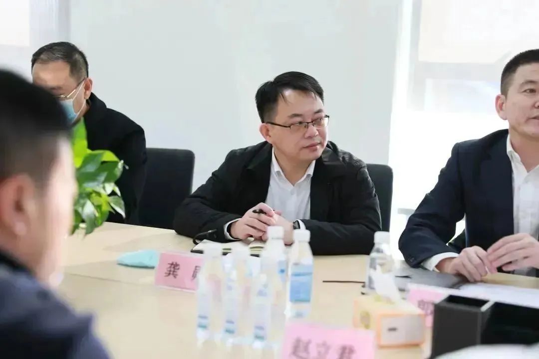 龍港區(qū)人大、區(qū)政府領(lǐng)導(dǎo)一行視察調(diào)研龍港國(guó)際醫(yī)療健康產(chǎn)業(yè)園(圖12)