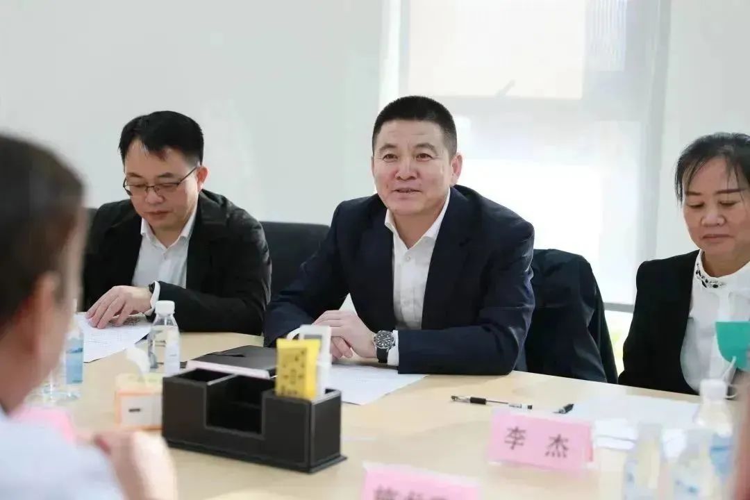 龍港區(qū)人大、區(qū)政府領(lǐng)導(dǎo)一行視察調(diào)研龍港國(guó)際醫(yī)療健康產(chǎn)業(yè)園(圖11)