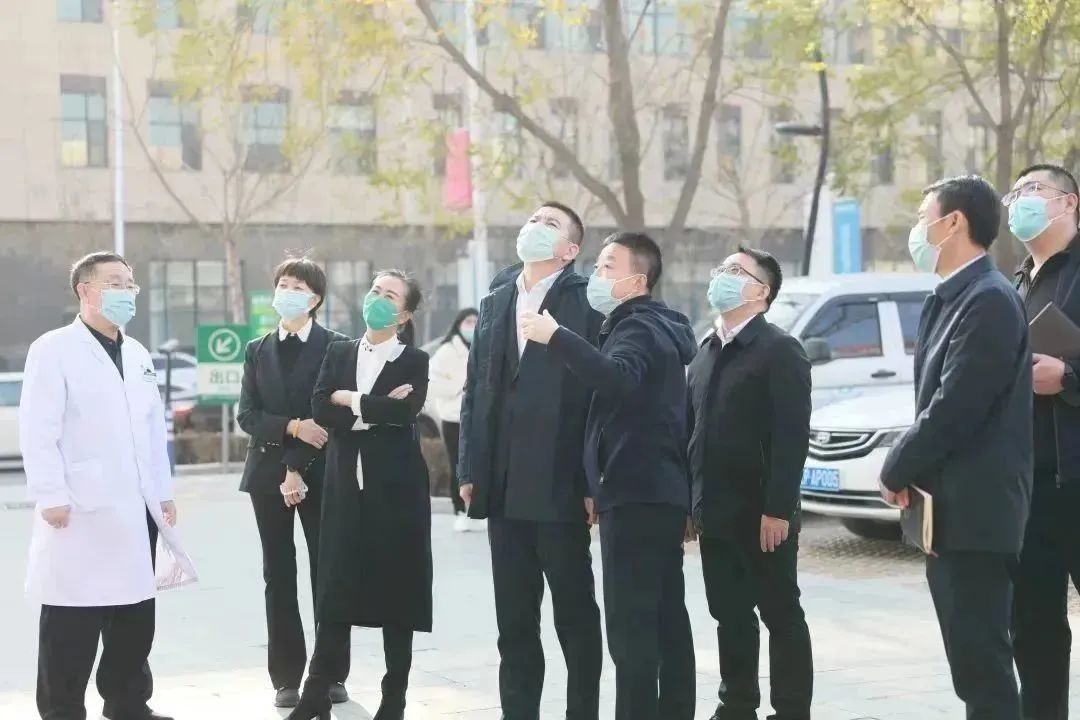 龍港區(qū)人大、區(qū)政府領(lǐng)導(dǎo)一行視察調(diào)研龍港國(guó)際醫(yī)療健康產(chǎn)業(yè)園(圖16)