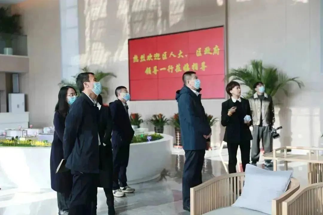 龍港區(qū)人大、區(qū)政府領(lǐng)導(dǎo)一行視察調(diào)研龍港國(guó)際醫(yī)療健康產(chǎn)業(yè)園(圖17)