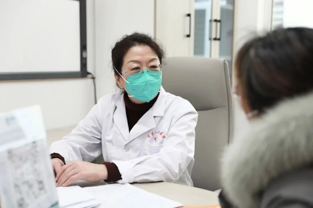 患者如潮，就診場(chǎng)面火爆！市二院著名專(zhuān)家診區(qū)百余位專(zhuān)家陸續(xù)來(lái)院出診(圖5)