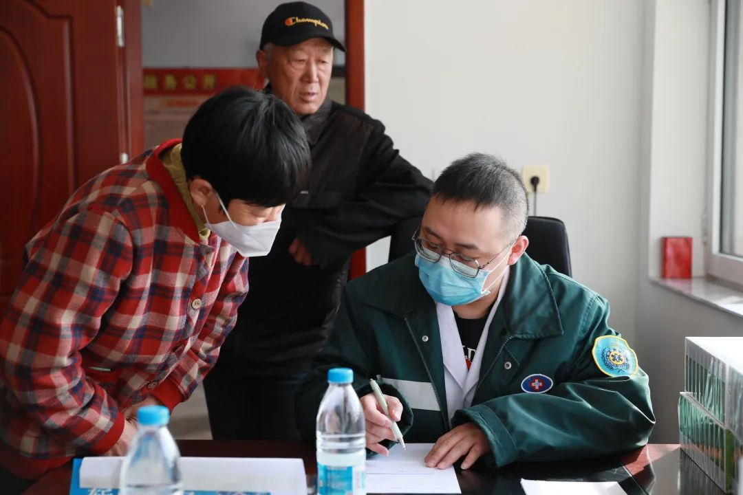 踐行黨的二十大精神，市二院黨員開展大型公益出診！(圖5)