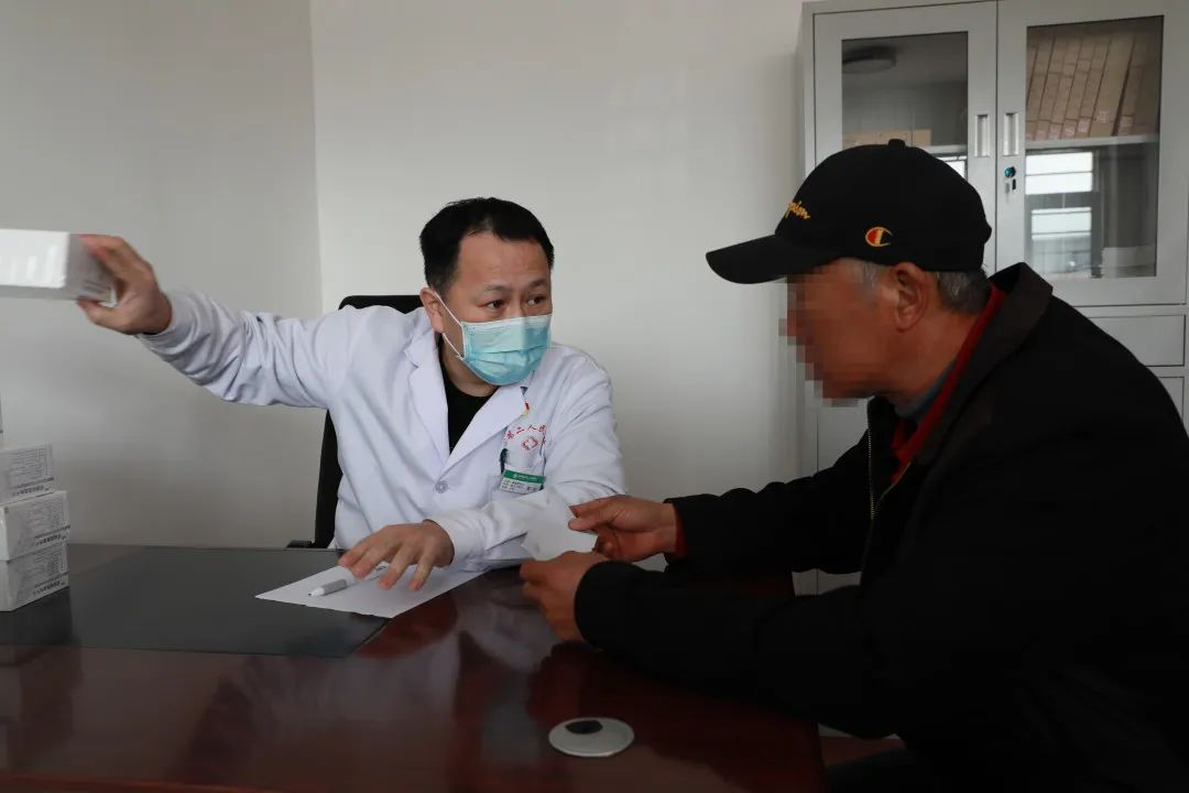 踐行黨的二十大精神，市二院黨員開展大型公益出診！(圖1)