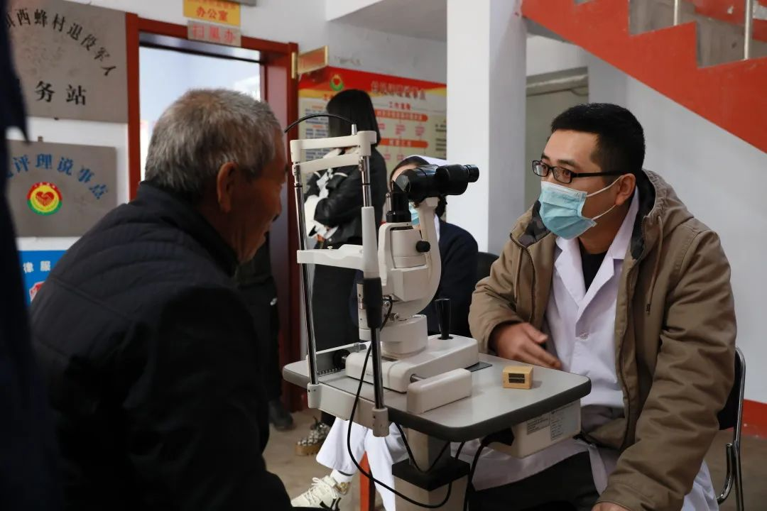 踐行黨的二十大精神，市二院黨員開展大型公益出診！(圖6)