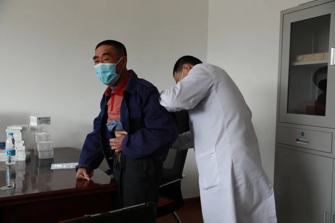 踐行黨的二十大精神，市二院黨員開展大型公益出診！(圖2)